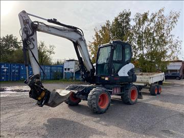Hjulgrävare med tiltrotator och släp. Bobcat E57W