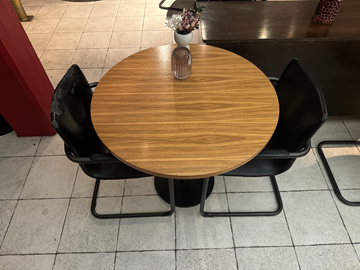 Cafébord med 2 st. Stolar