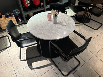 Cafébord i marmor med 3 st. stolar