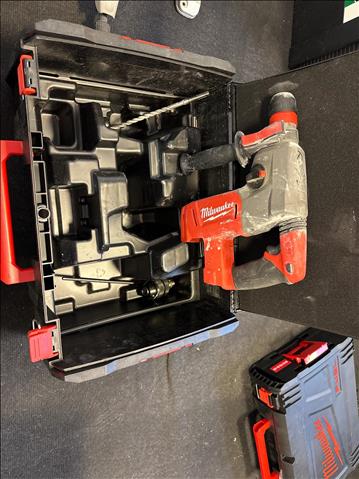 Batteridriven Borrhammare Milwaukee M18CHX