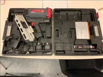 Spikpistol MAX Cordless SuperFramer GS690CH. 2 st batterier Ej funktionstestad.