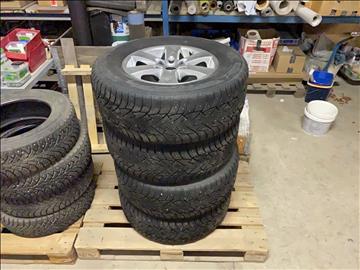 Dubbade vinterhjul till Toyota 265/65R17 MS