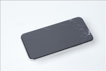 iPhone 11 64GB - Batterihälsa: 97 procent, Skärmen har sprickor samt repor