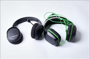  Två stycken headset för gaming - Steelseries och Razer