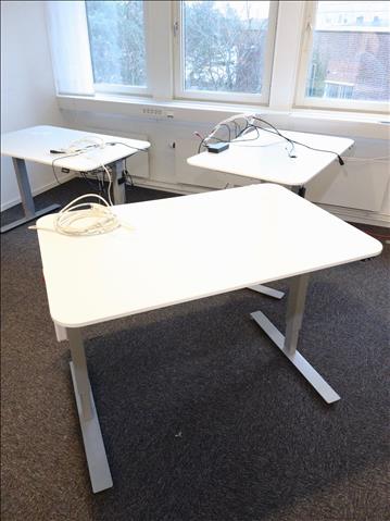 Höj- och sänkbart skrivbord - Ikea, BEKANT, inkl grenkontakt.  Funktionstestad.