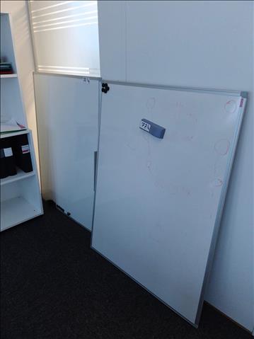 Whiteboard - 2 st, Staples, inkl tillbehör.