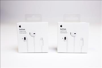 EarPods - 2 st, Apple, anslutning lightning. Ny, Obruten förpackning.