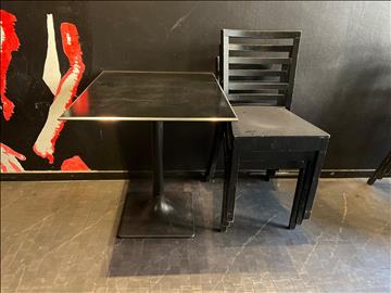 Bord och 3 st stolar TON ca mått: 75x65 cm