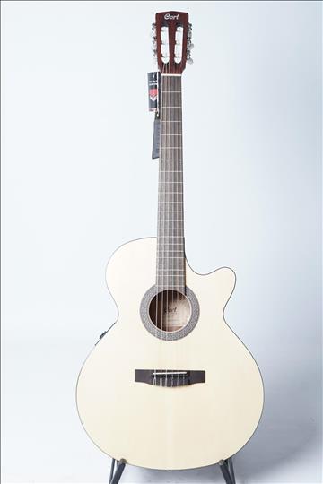 Nylonsträngad Gitarr - Cort CEC1 Open Pore, NY. Nypris ca 3500kr