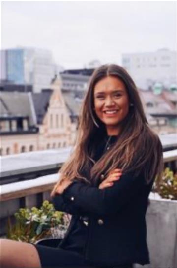 Sara Schumertl - Fotbollsspelare
