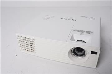 Projektor - CP-DX250, Hitachi. Inkl. takmontering och tillbehör (se bild).