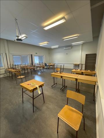 16st Skolbänkar och div. Möbler 