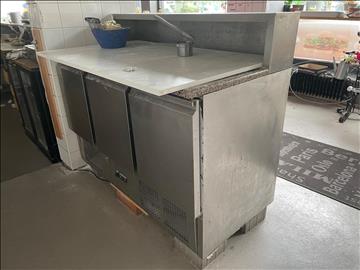 Pizzabänk med kylränna och 3 skåp