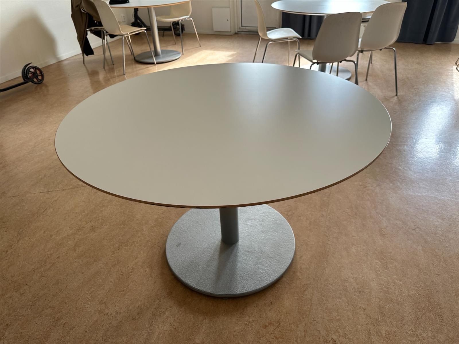 Runt matbord IKEA Billsta 44973 via konkursauktion Budi
