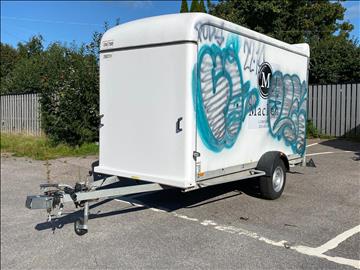 Skåpsläp med lastramp,  Brenderup, 2021